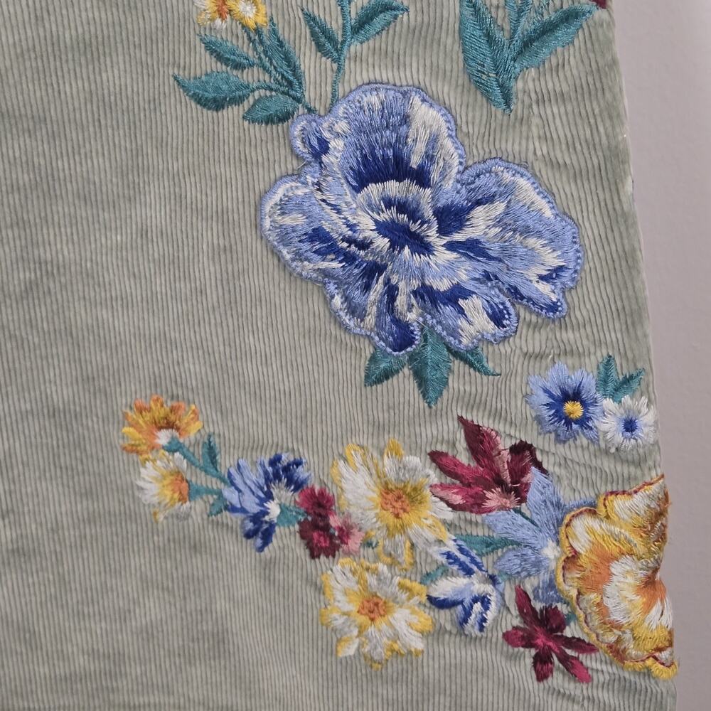 Driftwood Women's Corduroy Embroidered Farrah Flare Leg Jeans Size 30 34" Inseam - Picture 5 of 12